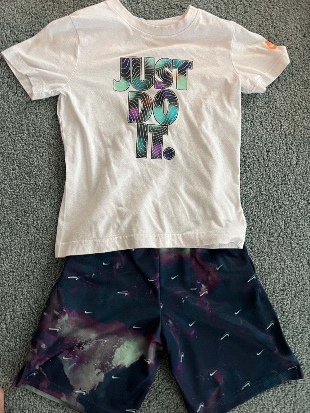 Boys Nike  'Just Do It.' Graphic Tshirt and Navy Galaxy Shorts Set size 6-7